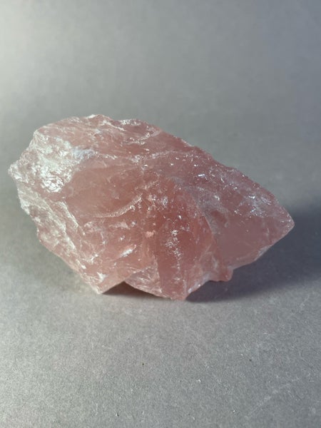 Ruusukvartsi  raakakivi, uniikkikappale 118 g