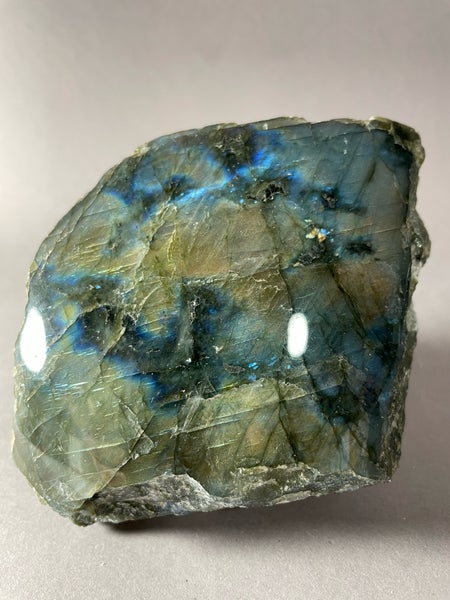 Labradoriitti / Spektroliitti osittain hiottu * UNIIKKIKAPPALE* 468 g