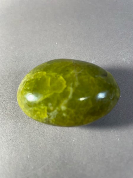 Vihre&auml; opaali  k&auml;mmenkivi, uniikkikappale 53g