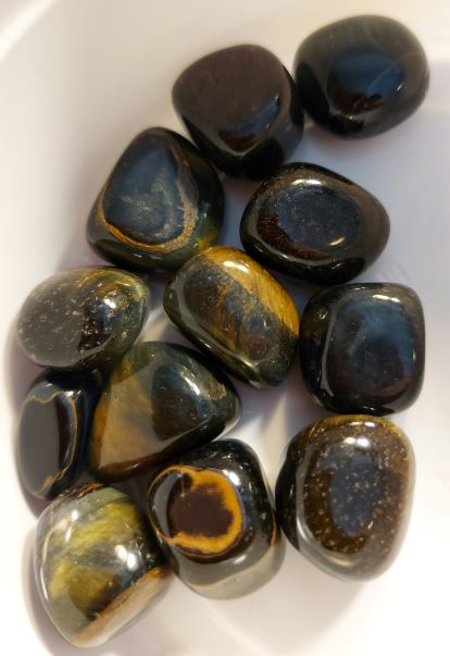 Tiikerinsilm&auml; (sini)ruskea kivi www.aurinkorumpu.fi