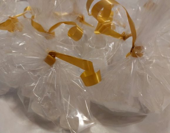 Vuorikristalli raakakivet www.aurinkorumpu.fi