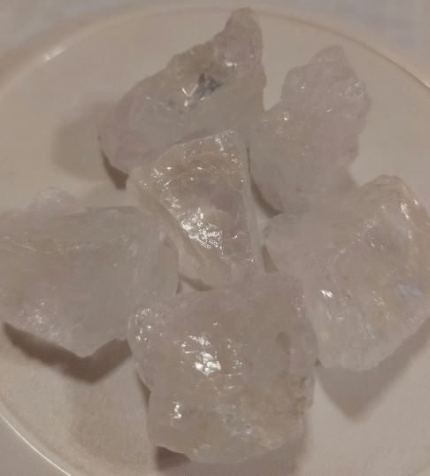 Vuorikristalli raakakivi www.aurinkorumpu.fi