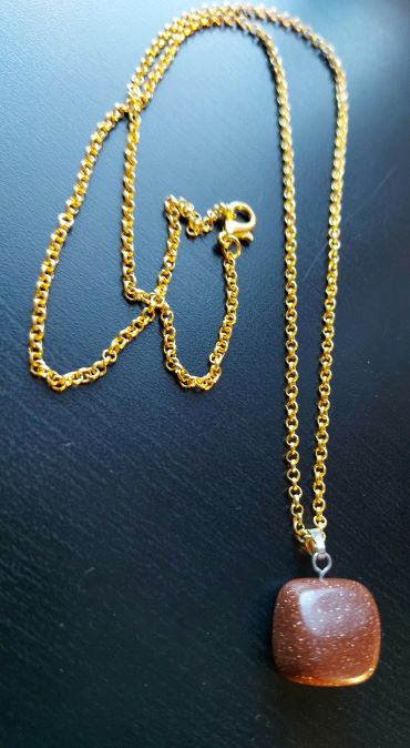 Goldstone kaulakoru www.aurinkorumpu.fi