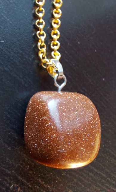 Goldstone kaulakoru www.aurinkorumpu.fi