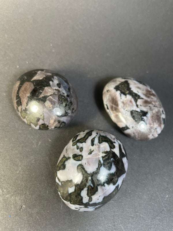 Indigo Gabbro 90g/5cm k&auml;mmenkivi