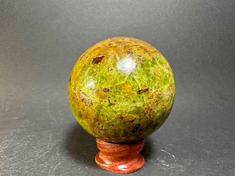 Vihre&auml; opaali - pallo, uniikkikappale 511 gr