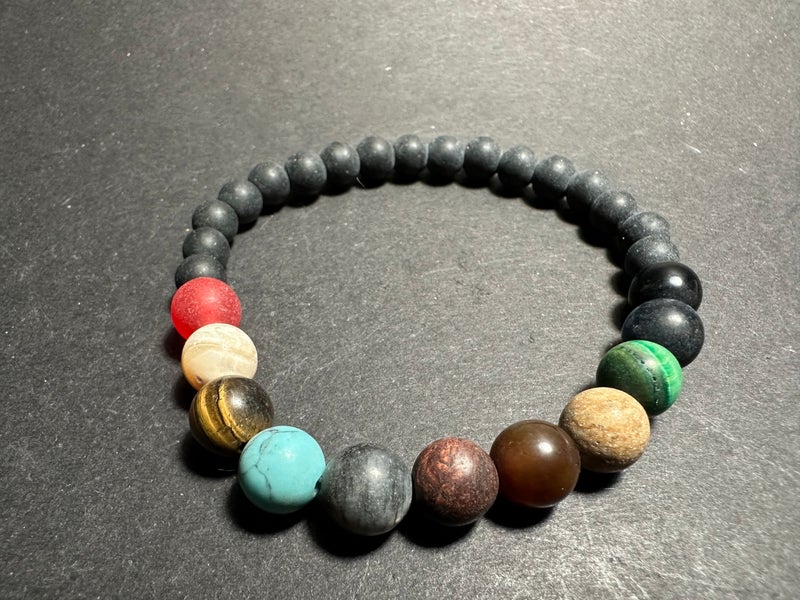 Planeetat rannekoru kivihelmist&auml; / Laavakivi 19 cm/6-8 mm